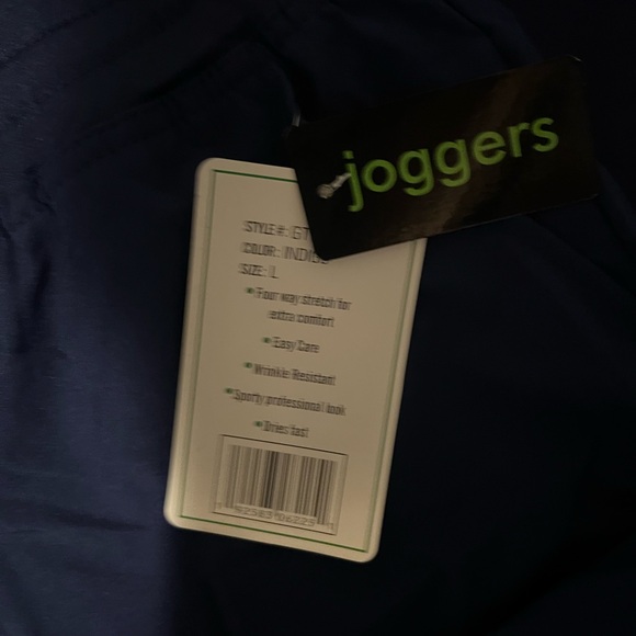 Scrub sweatshirt and jogger pants - Picture 5 of 5